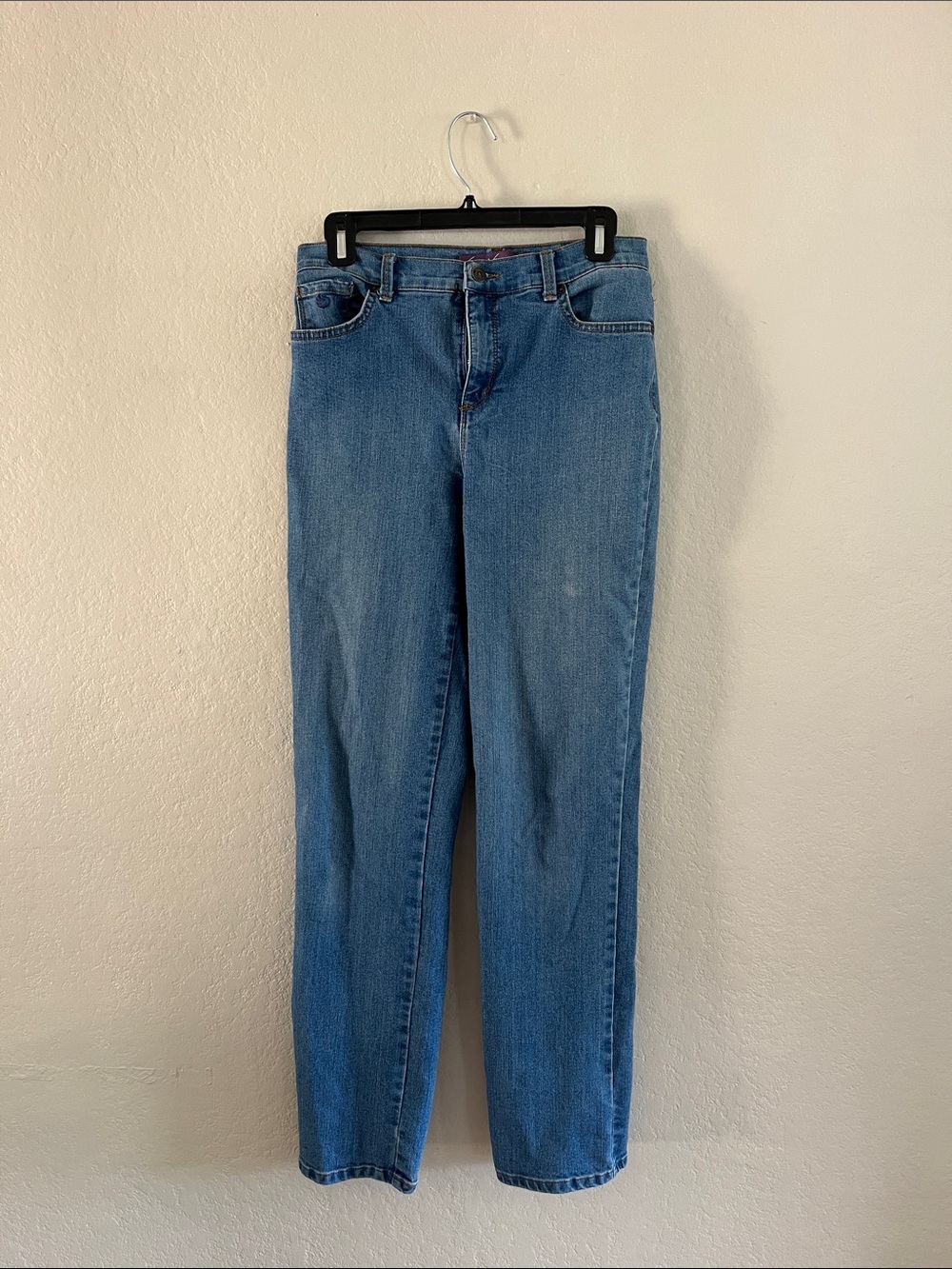 Gloria Vanderbilt Straight Leg Jeans in Light Blue Denim